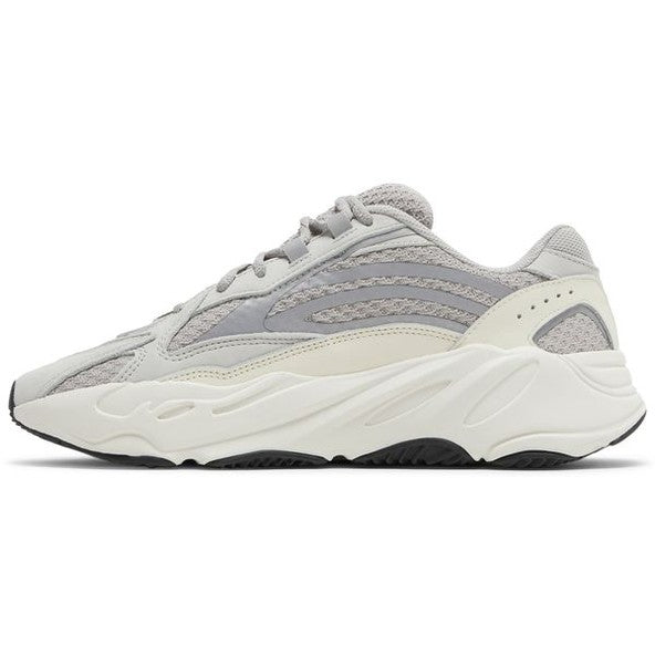 Yeezy 700 – Static